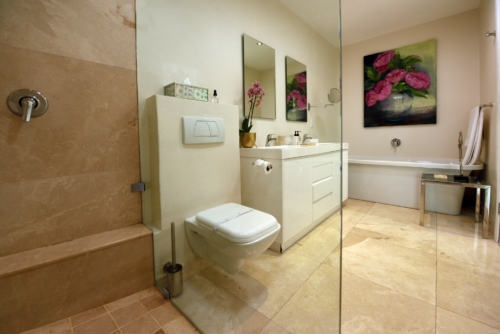 2.Superior suite 11A bathroom